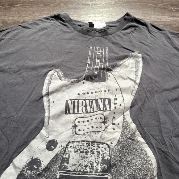 Nirvana Shirt Womens XL Gray Short Sleeve Tee Guitar‎ Graphic Print Band Tee - Picture 2 of 9
